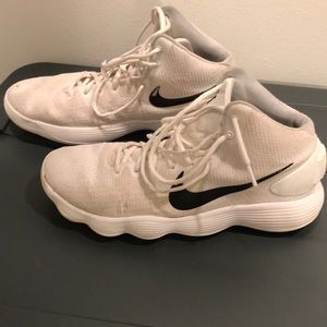 Men’s Nike basketball shoe